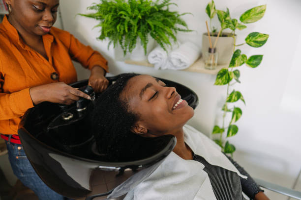 Black Woman - Hairstyle - Washing.